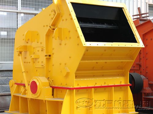 反擊式破碎機工作原理詳解 從沖擊破碎到高效成型的核心技術